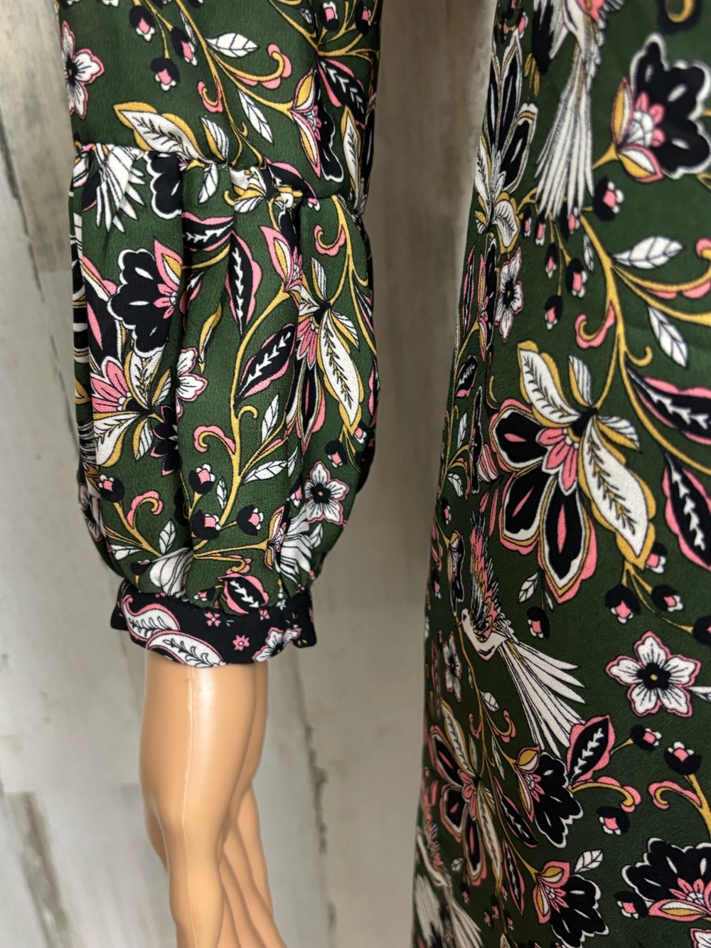 Laundry by Shelli Floral Olive Green Long Sleeve Shift Dress - Picture 4 of 10